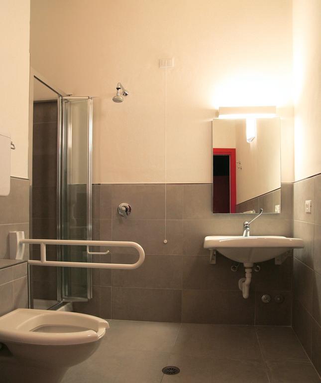 Ostello Locanda Degli Acrobati Brescia Phòng bức ảnh
