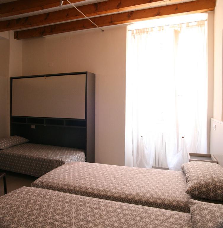 Ostello Locanda Degli Acrobati Brescia Phòng bức ảnh